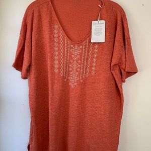 Garnet Hill Embroidered V-Neck Organic Linen Knit Tee in Coral Reef